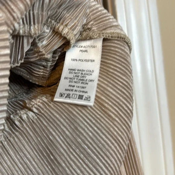 Astr The Label Ziva Pleated Balloon-Sleeve Top, Pearl color - Picture 7 of 7